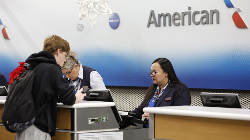 TD Cowen menetapkan target harga tertinggi untuk American Airlines, mengatakan saham dapat reli lebih dari 45%