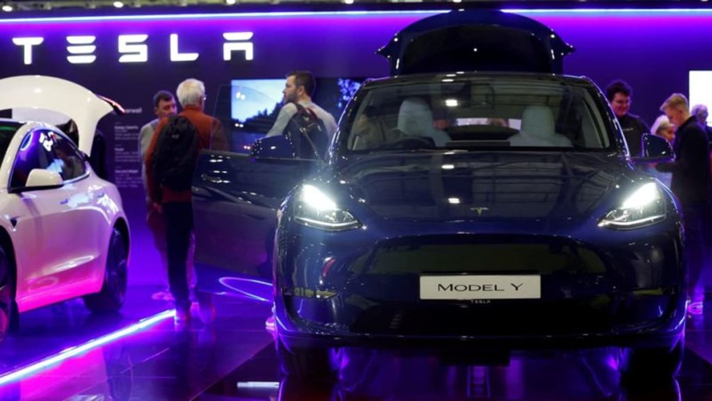 Tesla melaporkan pengiriman mobil yang lebih rendah pada tahun 2024, meleset dari perkiraan