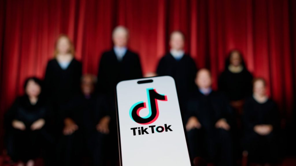 TikTok bersiap untuk penutupan pada hari Minggu di AS, kata sumber kepada Reuters