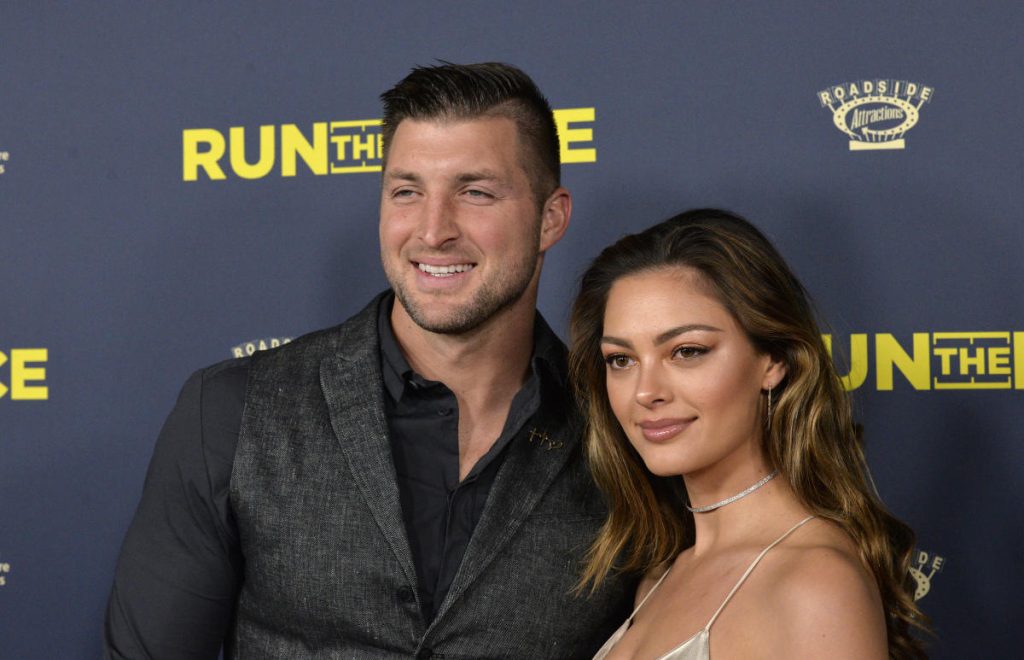 Tim Tebow dan istrinya Demi-Leigh mengumumkan bahwa mereka sedang menantikan kelahiran anak pertama