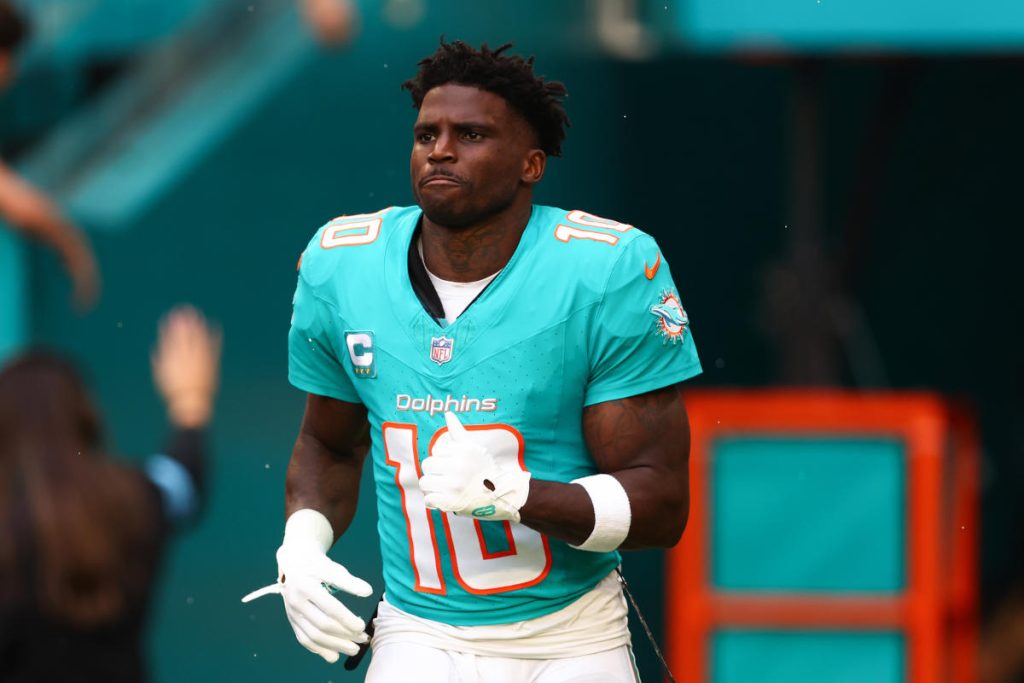 Tyreek Hill mengindikasikan dia ingin keluar dari Dolphins setelah melewatkan babak playoff: ‘Sungguh menyenangkan bermain di sini’