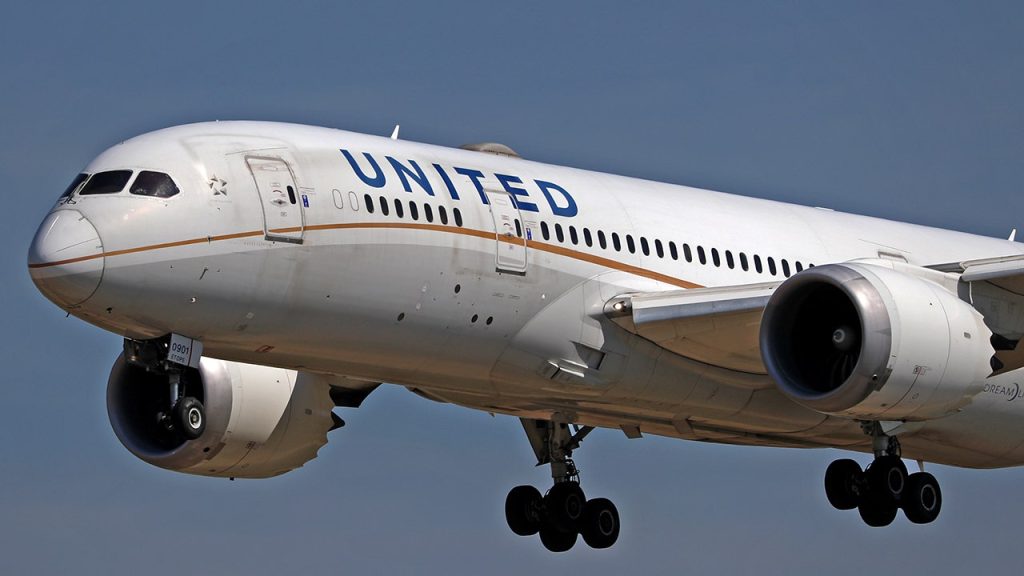 United Airlines mengatakan ‘masalah teknis’ menyebabkan lusinan terluka dalam penerbangan dari Nigeria ke DC