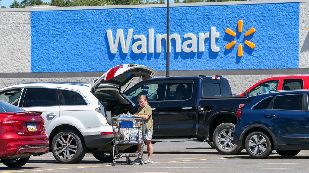 Walmart melipatgandakan penjualan bahan makanan ketika pesaing tradisionalnya tergagap