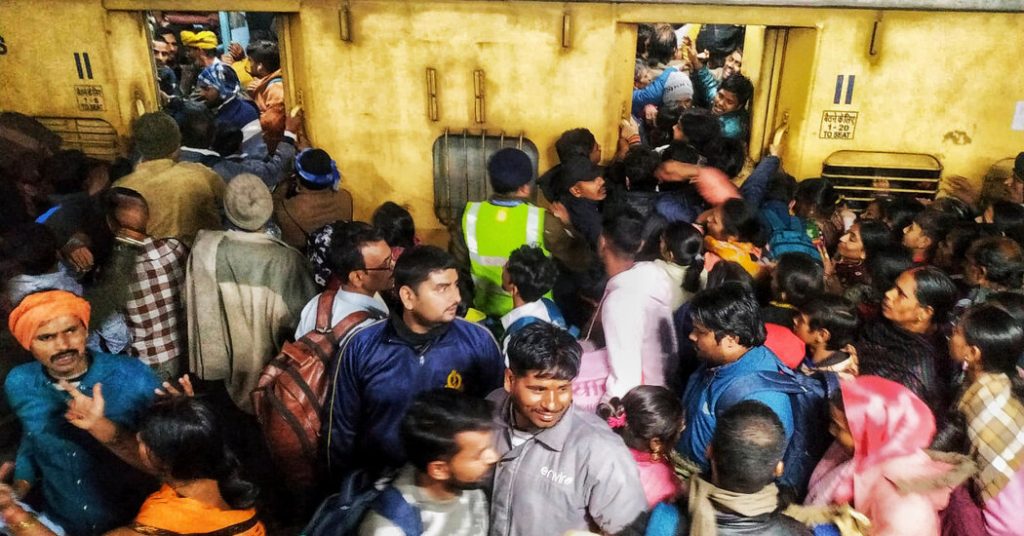 15 Peziarah Hindu Dilaporkan Mati di Stampede di Stasiun Kereta Delhi Baru