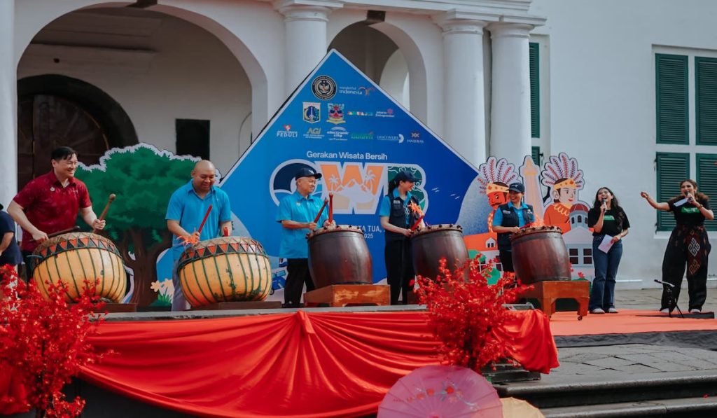 5 ton Sampah Dibersihkan Sukses Gerakan Wisata Bersih di Destinasi Sejarah Jakarta