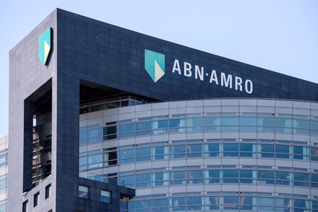 ABN AMRO Saham melompat setelah hasil inti, posisi modal meyakinkan