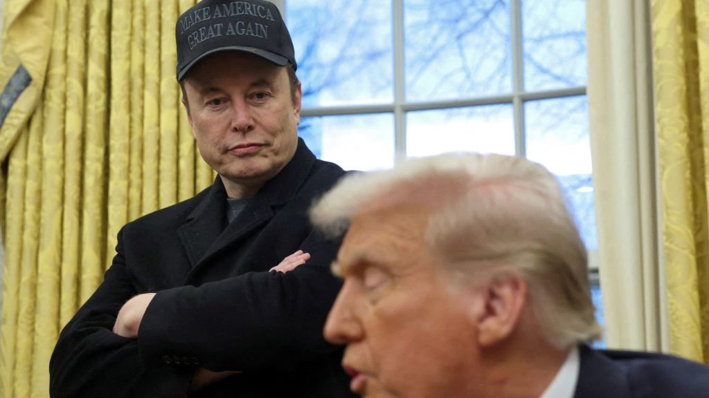 Anggota parlemen AS memperingatkan bahwa Cina dapat menggunakan Musk untuk mempengaruhi Trump