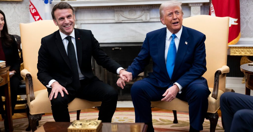 Bagaimana Eropa bisa berbicara dengan Trump? Macron mencoba sanjungan, dan perlawanan lembut.