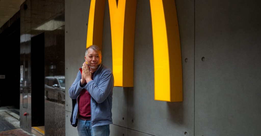 Bagaimana seorang seniman Hong Kong dipecat dari McDonald’s