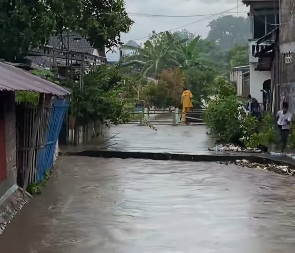 Banjir Kembali Landa Pati, Satu Jembatan Runtuh