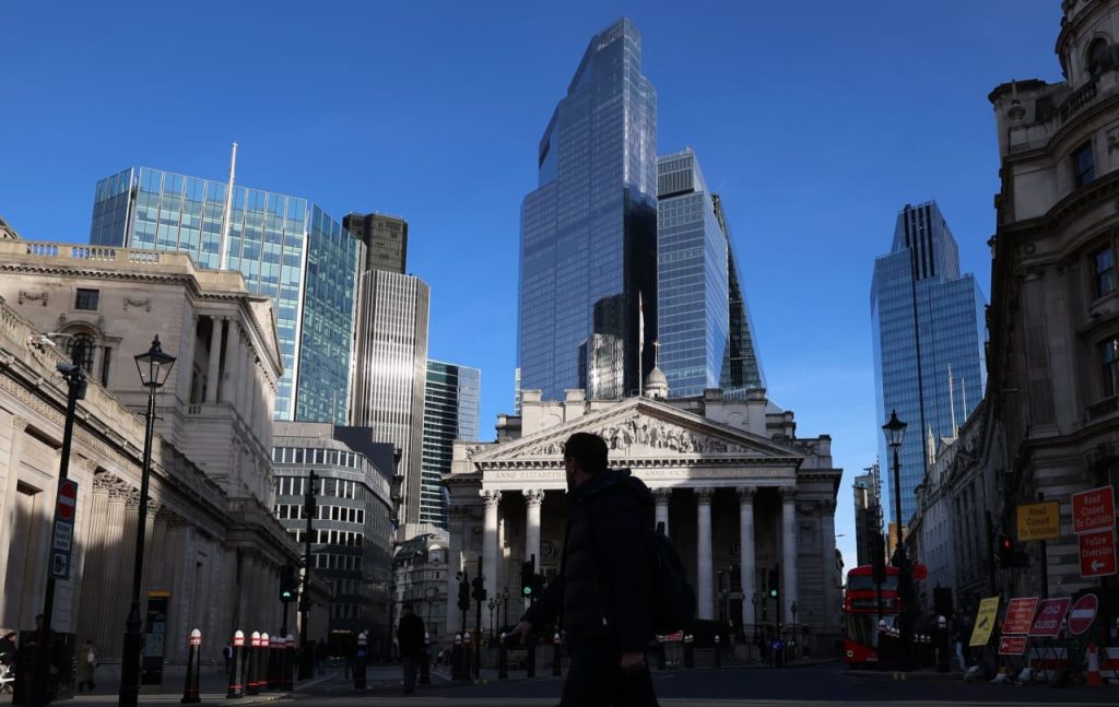 Bank of England memotong suku bunga, memperingatkan dampak tarif