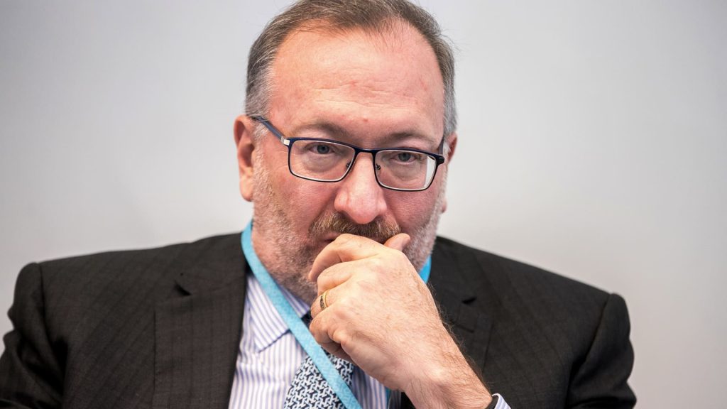 Baupost Seth Klarman membangun saham besar dalam satu nama industri