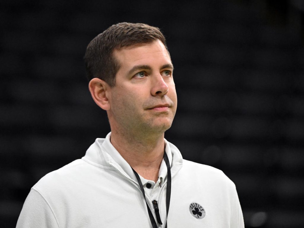 Brad Stevens ‘Celtics mengatakan dia bukan kandidat untuk pelatih kepala bola basket pria Indiana