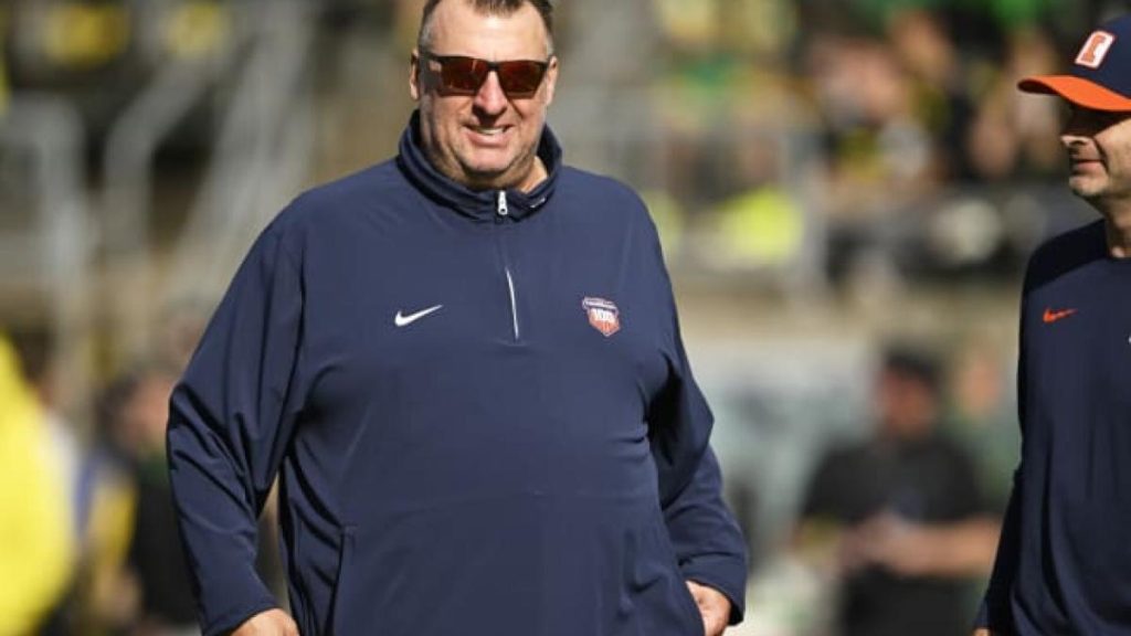 Bret Bielema Berkendara Tinggi Setelah Musim Breakout 2024 Illinois