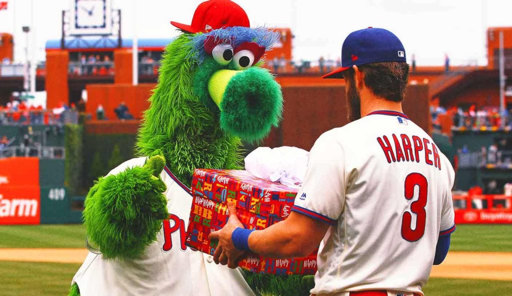 Bryce Harper mengabadikan cintanya pada Phillie Phanatic dengan tato baru