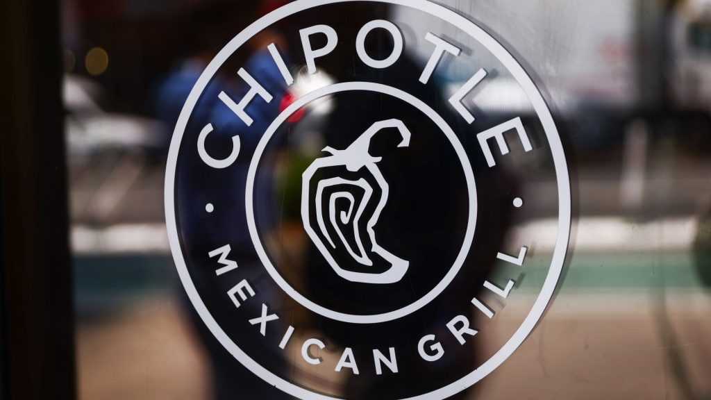 CEO Chipotle mengatakan sekitar 50% dari alpukat rantai berasal dari Meksiko