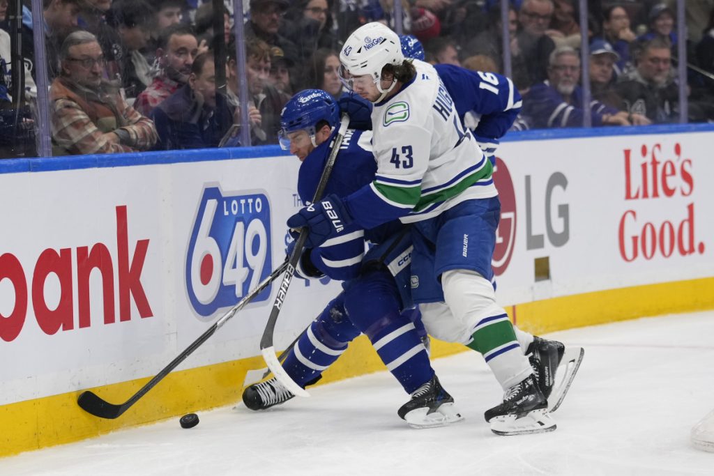 Canucks mana yang paling baik dilakukan melawan maple leafs