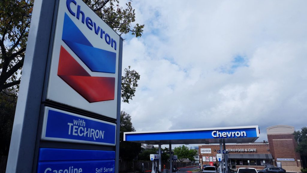 Chevron akan memangkas hingga 20% dari tenaga kerjanya sebagai bagian dari rencana pemotongan biaya