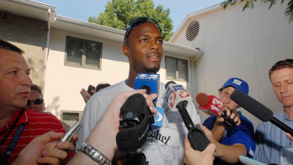 Cincin Super Bowl Burress Plaxico dijual seharga $ 280.600