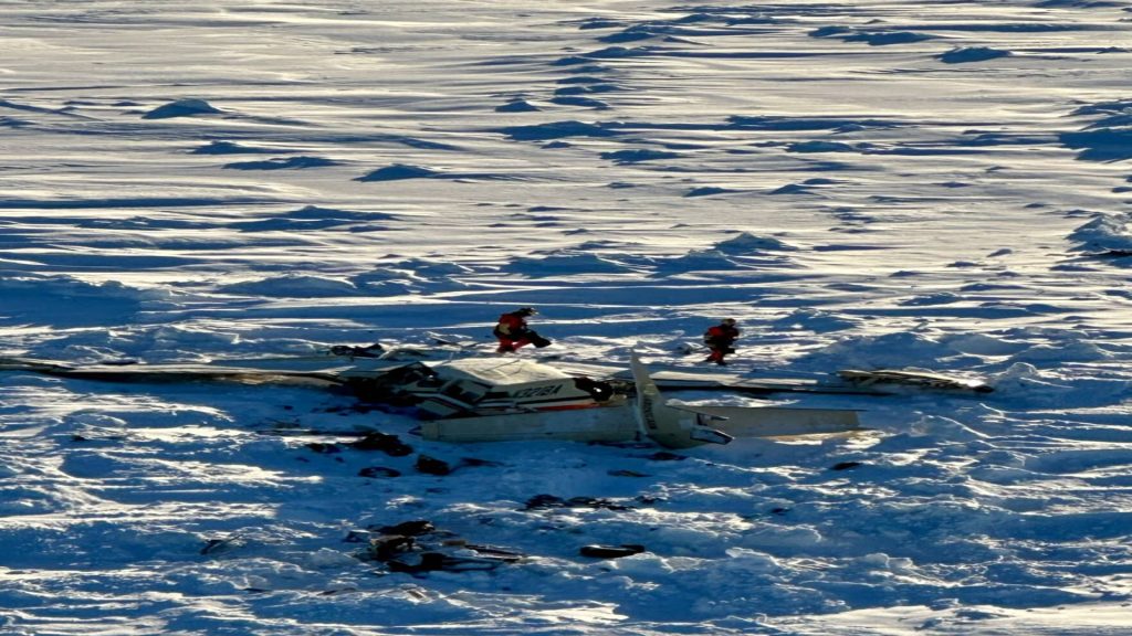 Coast Guard menemukan reruntuhan pesawat Alaska yang hilang; Semua 10 di kapal terbunuh