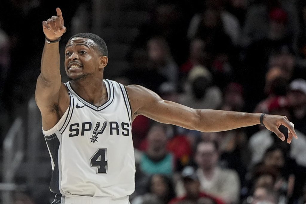 De’aaron Fox bersinar bersama Victor Wembanyama di Spurs debut di Thriller Over Hawks