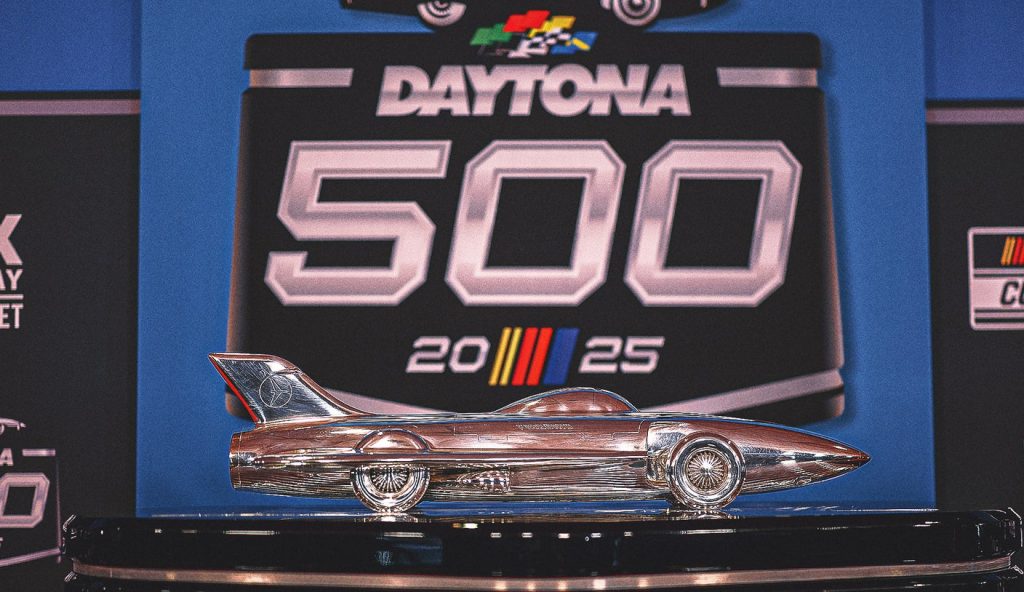 Dengan cuaca buruk menjulang, NASCAR menggerakkan waktu mulai untuk Daytona 500 di Fox