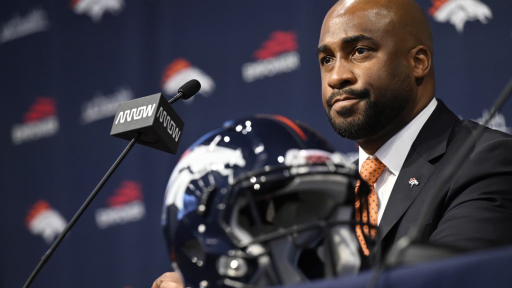 Denver Broncos Presiden Damani Leech memuji komitmen keragaman NFL