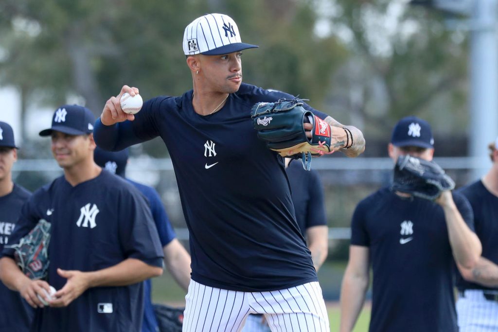 Devin Williams menyelinap beberapa jenggot terlarang ke foto tim Yankees