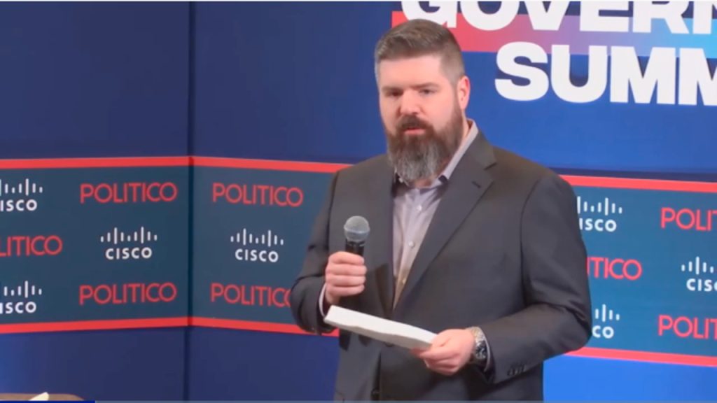 Direktur Editorial Politico Ryan Hutchins berbicara di KTT Gubernur 2025 Politico