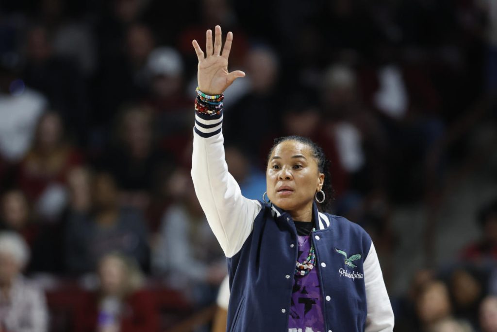 Eagles Superfan Dawn Staley mengatakan dia tidak bisa menghadiri Super Bowl 59 karena kunjungan Donald Trump