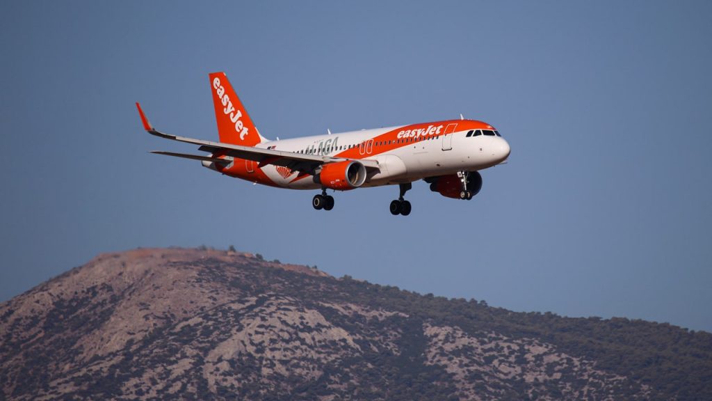 EasyJet Flight Lands di Yunani setelah pilot runtuh, menyebabkan ketakutan udara