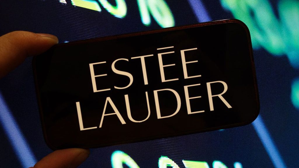 Estee Lauder memangkas tenaga kerjanya hingga 7.000 pekerjaan