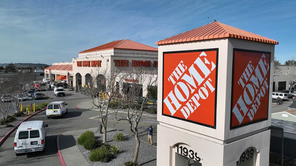 Home Depot mengatakan konsumen menunda proyek renovasi