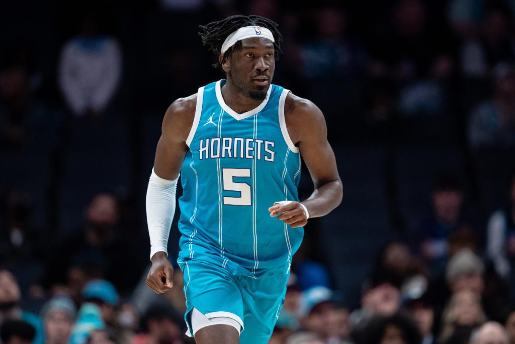 Hornets dilaporkan mencoba membantah fisik Mark Williams yang gagal, yang menyebabkan perdagangan Lakers dibatalkan