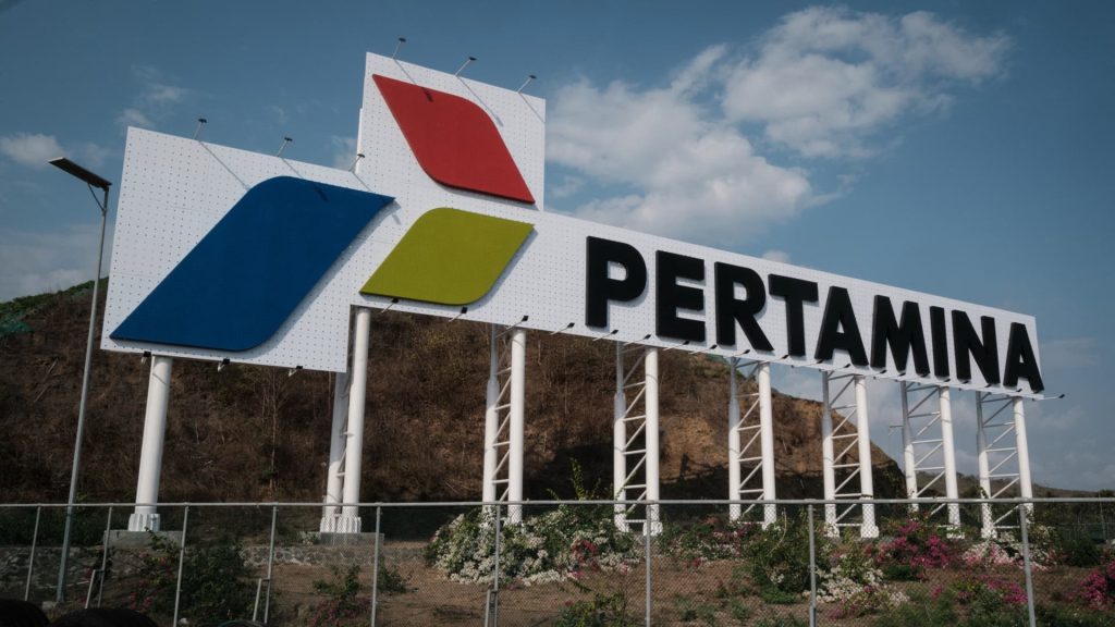 Jaksa Indonesia menangkap tiga eksekutif unit pertamina atas impor minyak