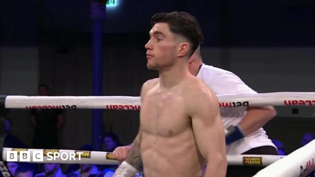 John Cooney: Boxer Irlandia meninggal setelah menderita cedera otak dalam pertarungan Belfast