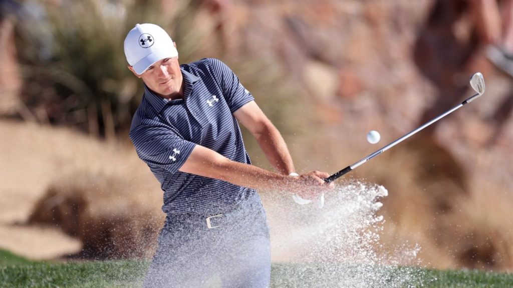 Jordan Spieth membuat dua elang dalam tiga lubang untuk pindah ke pertengkaran di WM Phoenix Open