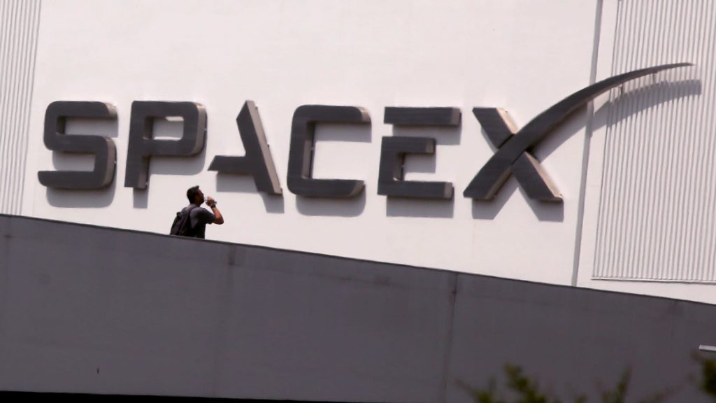 Kami mengatakan itu akan menjatuhkan kasus imigrasi terhadap SpaceX