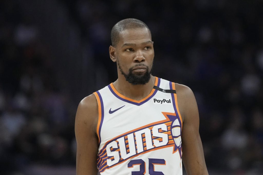 Kevin Durant dilaporkan tidak tertarik bersatu kembali dengan prajurit di tengah pembicaraan perdagangan