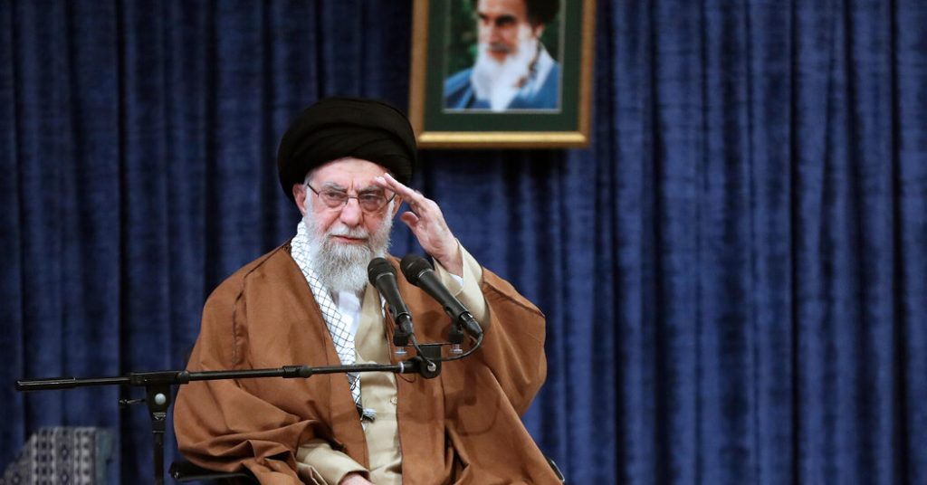 Khamenei dari Iran mengecam negosiasi dengan kami tetapi tampaknya meninggalkan pintu Ajar