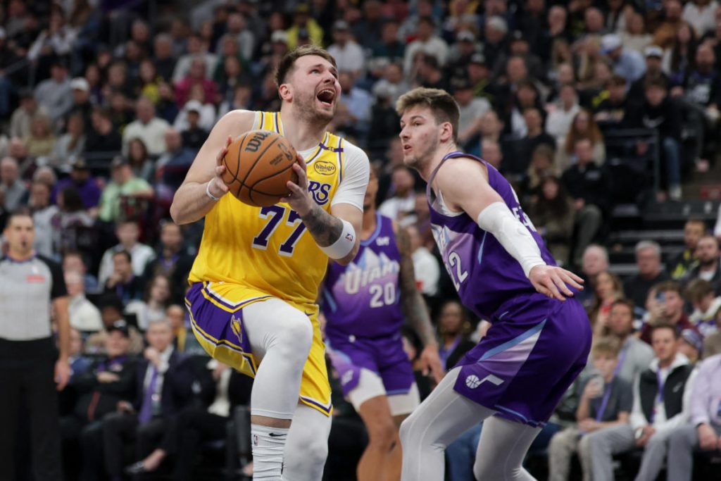 Lakers kehilangan pertandingan kedua dengan Luka Dončić, karena masalah -masalah depan tampak tanpa Anthony Davis