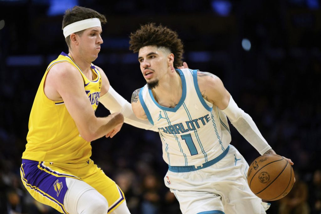 Lakers meniup keunggulan dua digit sebagai imbalan dari istirahat all-star saat Luka Dončić berjuang