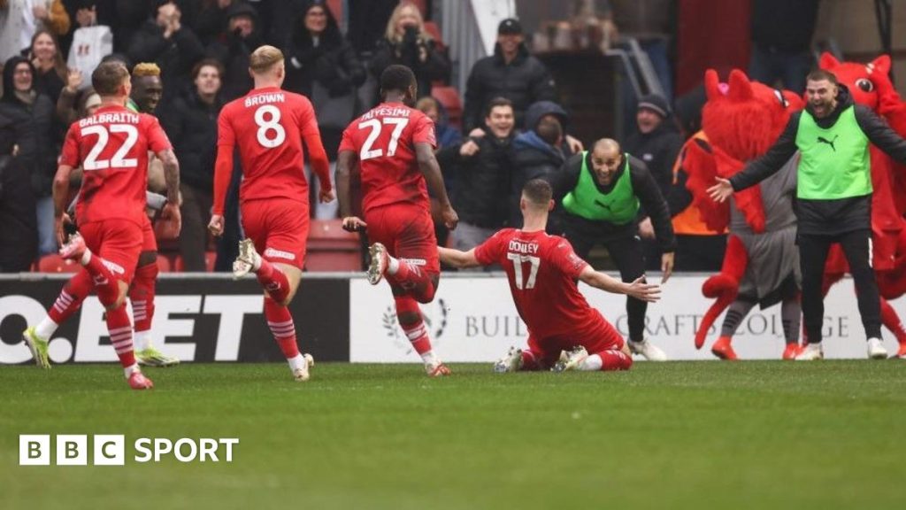 Leyton Orient 1-2 Manchester City: Jamie Donley mencetak gol Wonder Piala FA