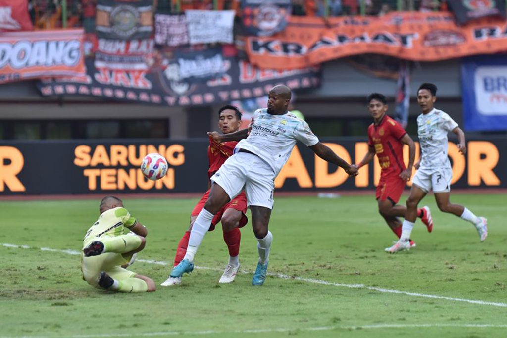 Liga 1 Persija Jakarta vs Persib Bandung Berakhir Imbang 2-2