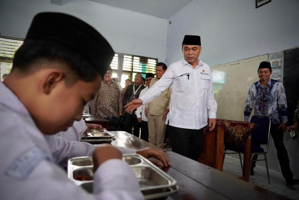 MBG: Kementerian mulai menyediakan susu dari koperasi