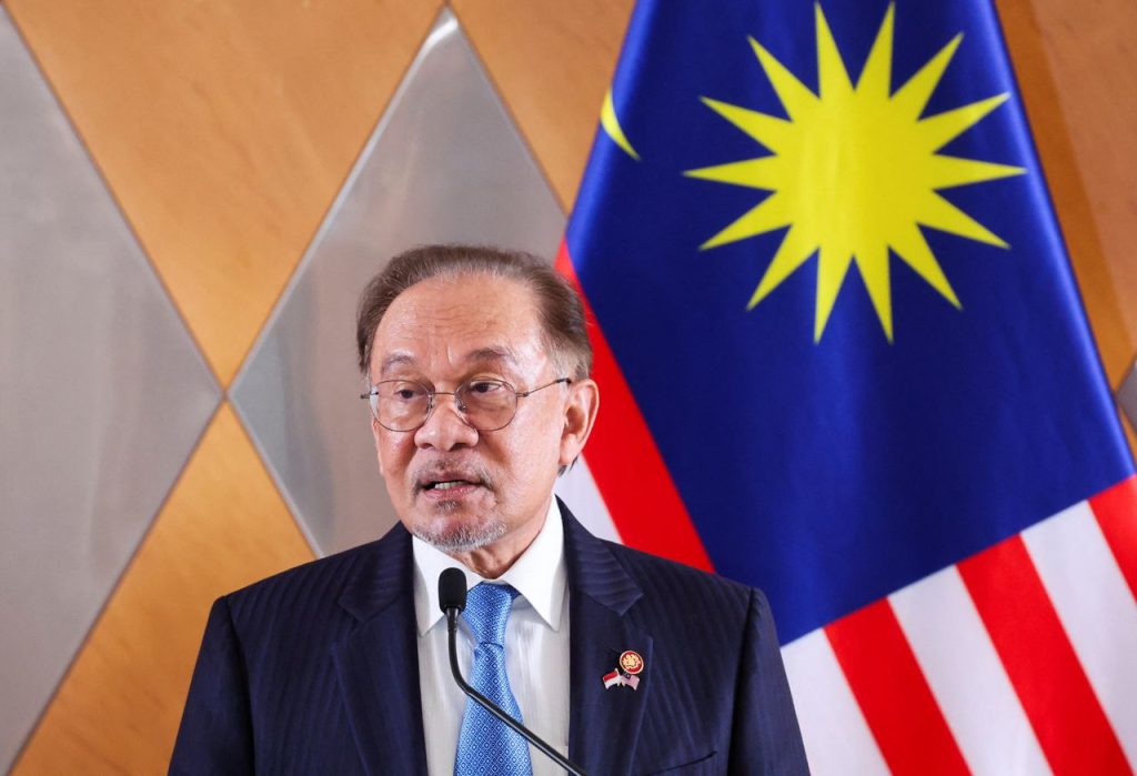 Malaysia PM mengatakan akan membangun hubungan perdagangan, tidak menunggu tarif AS