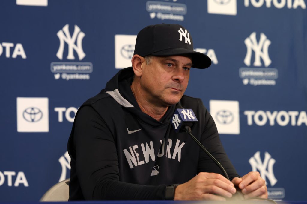 Manajer Yankees Aaron Boone Membuka Pelatihan Musim Semi dengan beberapa naungan untuk The Dodgers