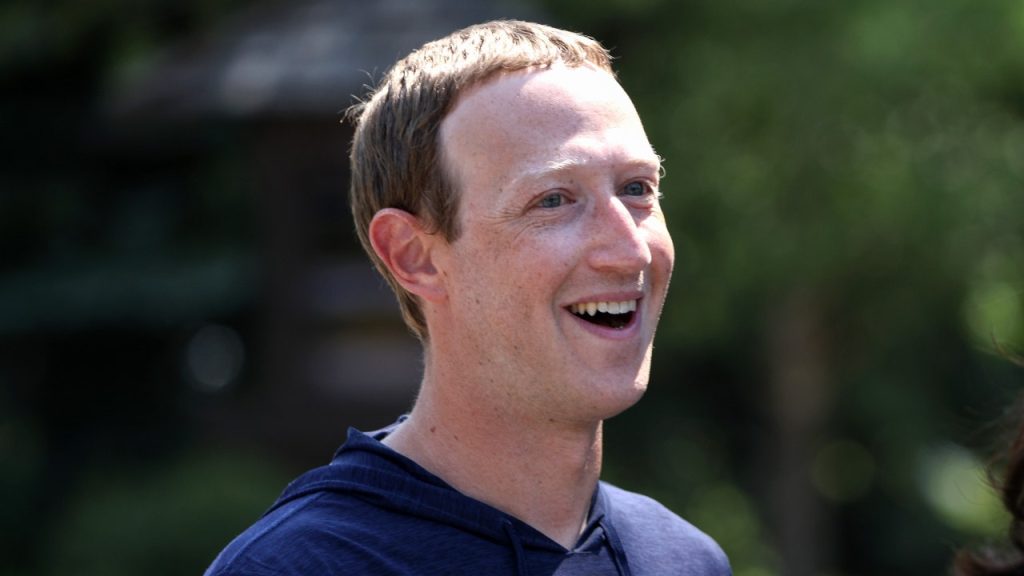 Mark Zuckerberg menyalurkan musisi Benson Boone selama pesta ulang tahun istri