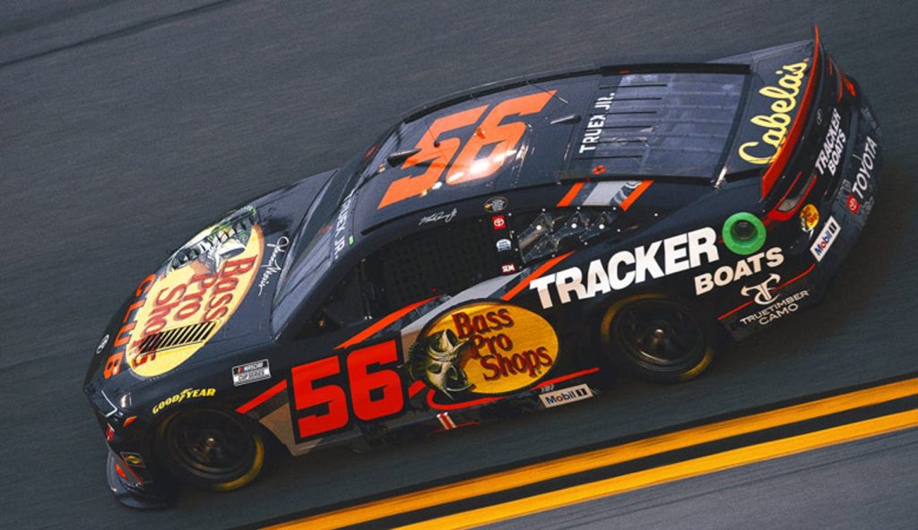 Martin Truex Jr. bersaing di Daytona 500 di No. 56 almarhum ayahnya mengemudi