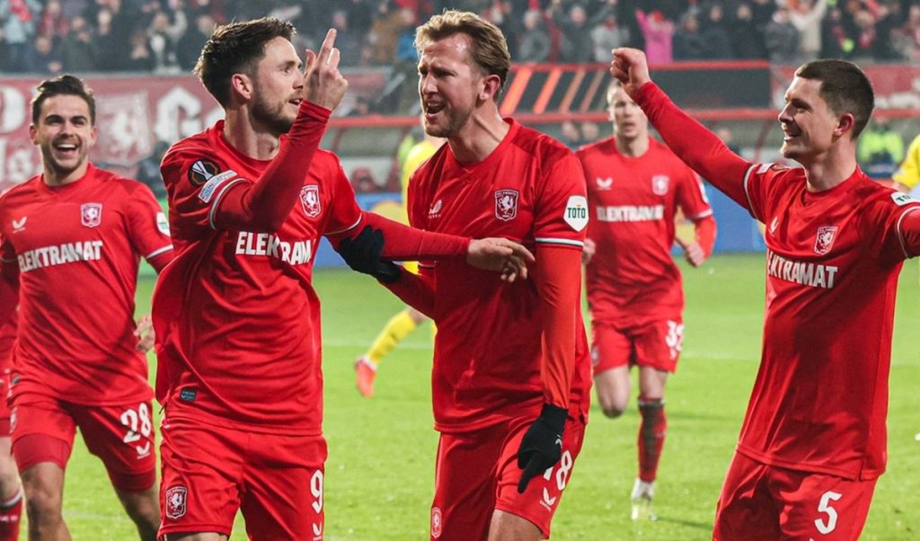 Mees Hilgers Tampil Penuh, Twente Menang Dramatis atas BodoGlimt di Liga Europa